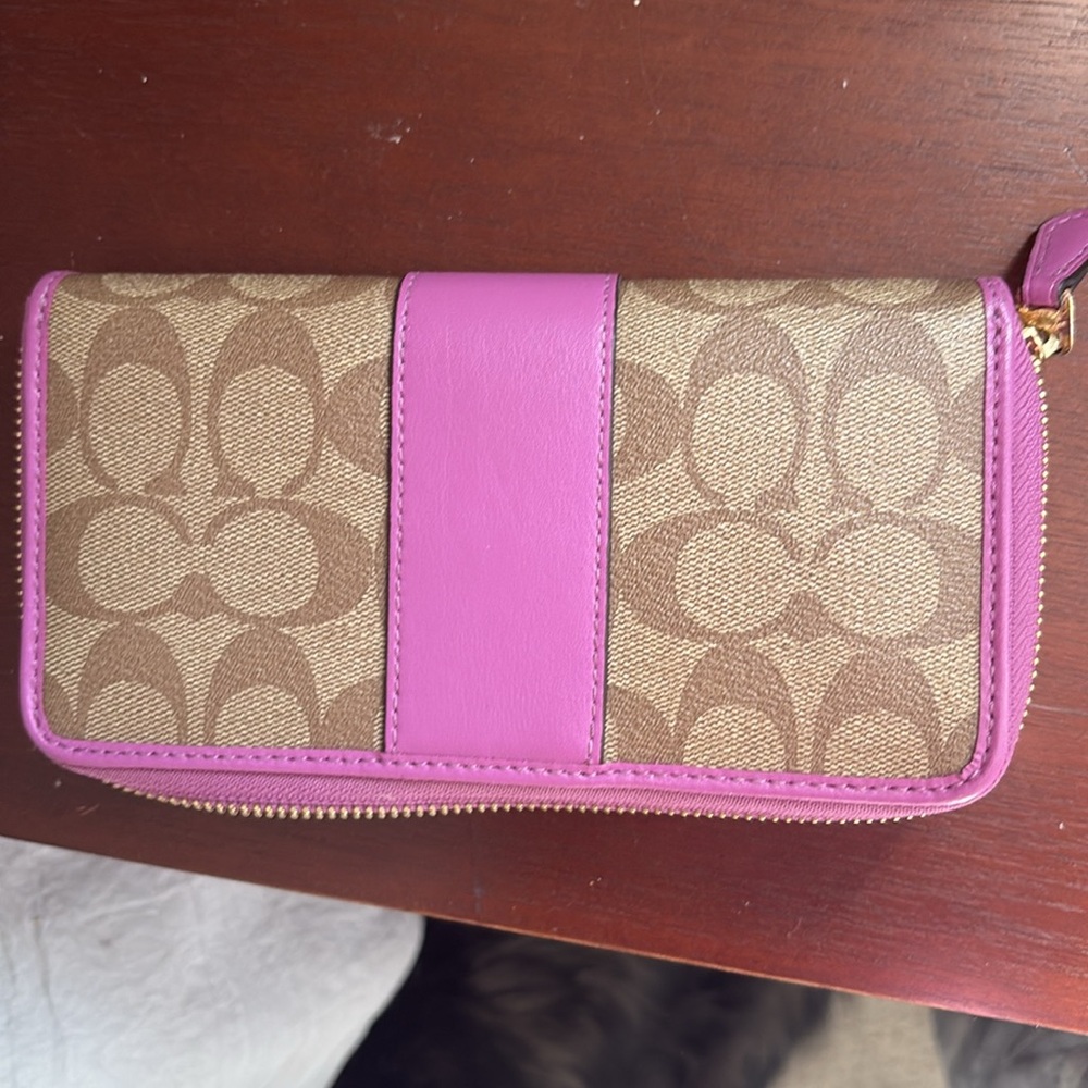 EUC coach 3 compartment zip around wallet - Picture 3 of 3